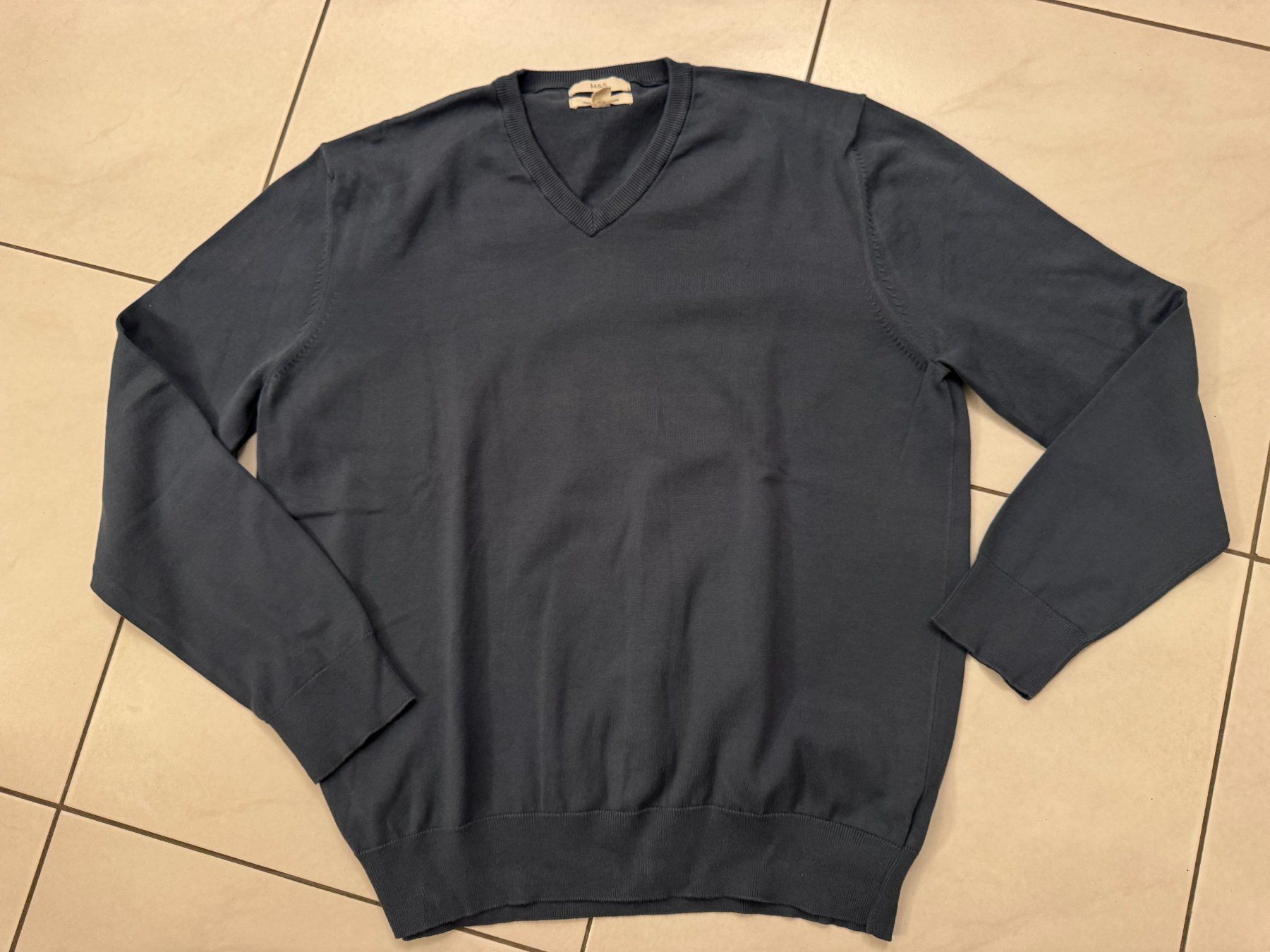 Pullover & Sweatshirts: WIE NEU - M & S Herren V-Pulli - Gr. XXL – Gebraucht aus Bad Ragaz von kpo_b7ph