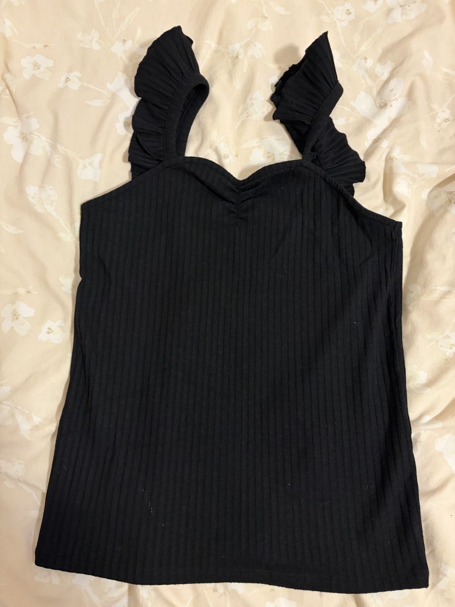 Blouses, T-shirts & Tops: ONLY black ribbed top  – D'occasion à Chambésy par tiffwears7