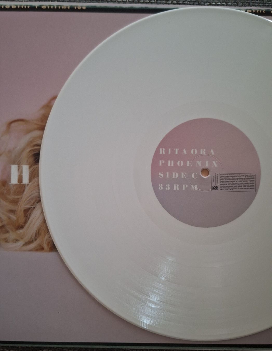 Dischi in vinile: Rita Ora Phoenix limited Double white Vinyl – Nuovo (secondo la descrizione) da Luzern venduto da thomarco 1