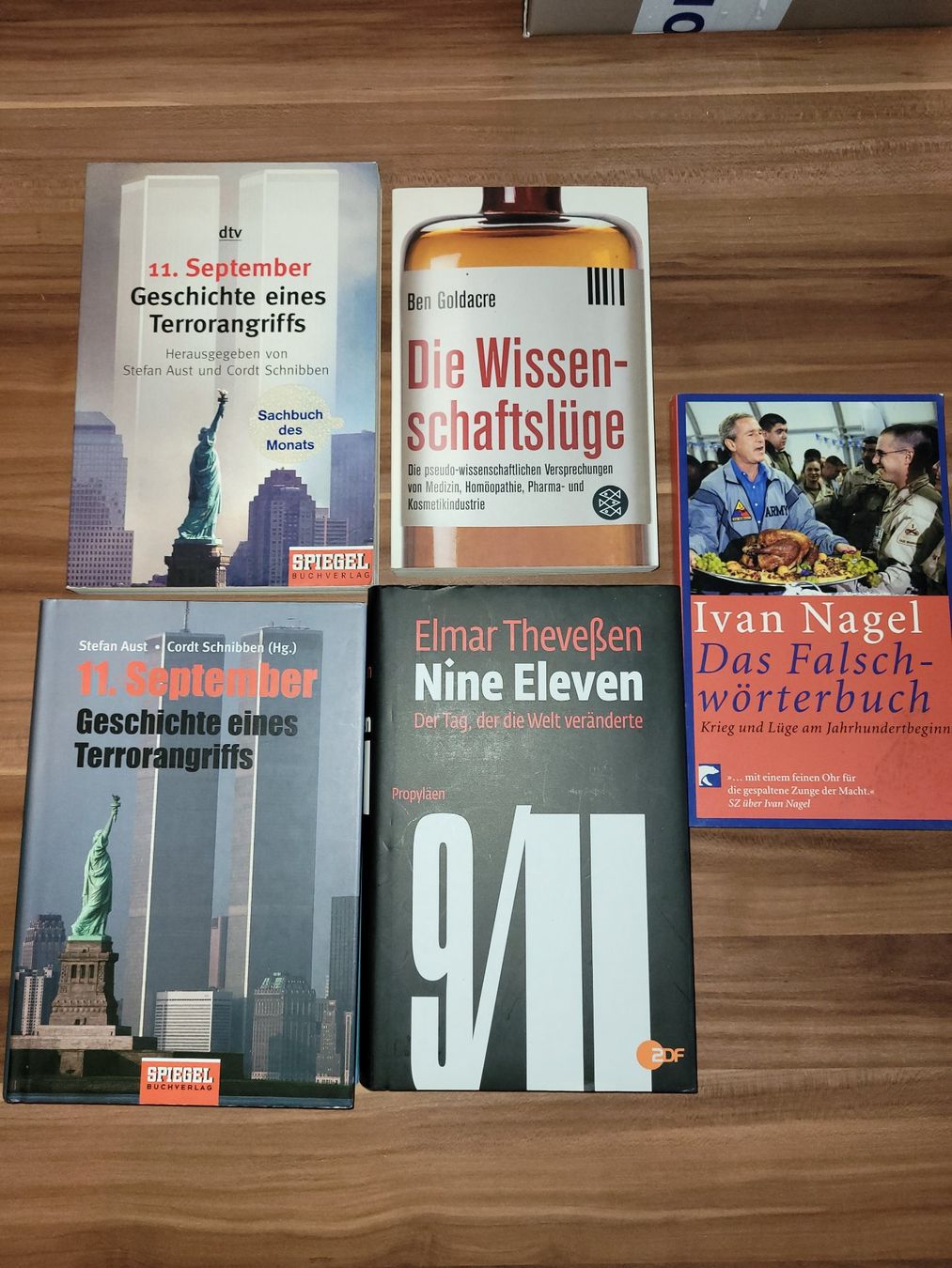 Libri: Nine Eleven Bücher - 11. September 2001 – Usato da Beinwil (Freiamt) venduto da Tourigny