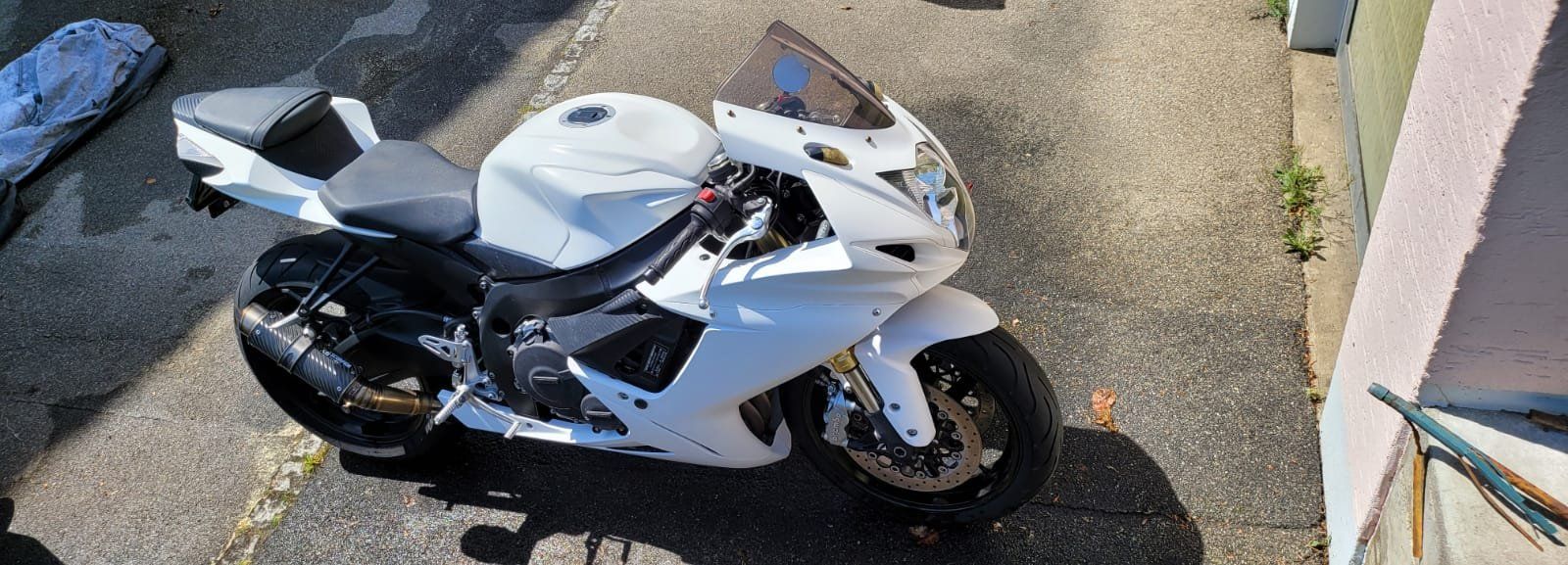 Suzuki Strada: Suzuki GSX R750 – Usato da Niederwangen BE venduto da Uno22Turbo