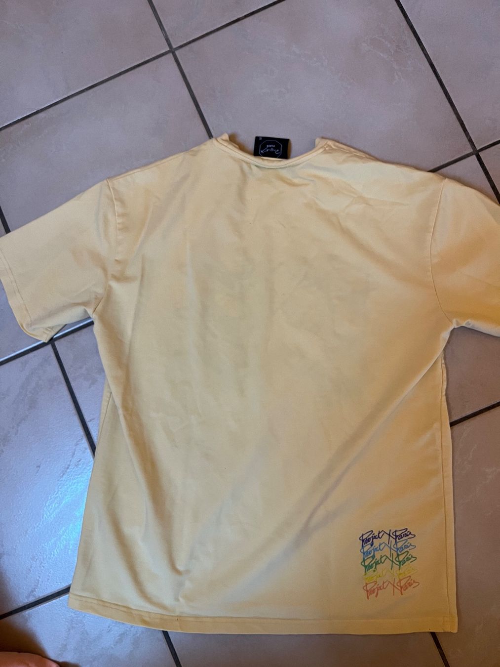 T-shirt: T-shirt Project X Paris S jaune multicolore tbe – Usato da Porrentruy venduto da Madamebovary 1