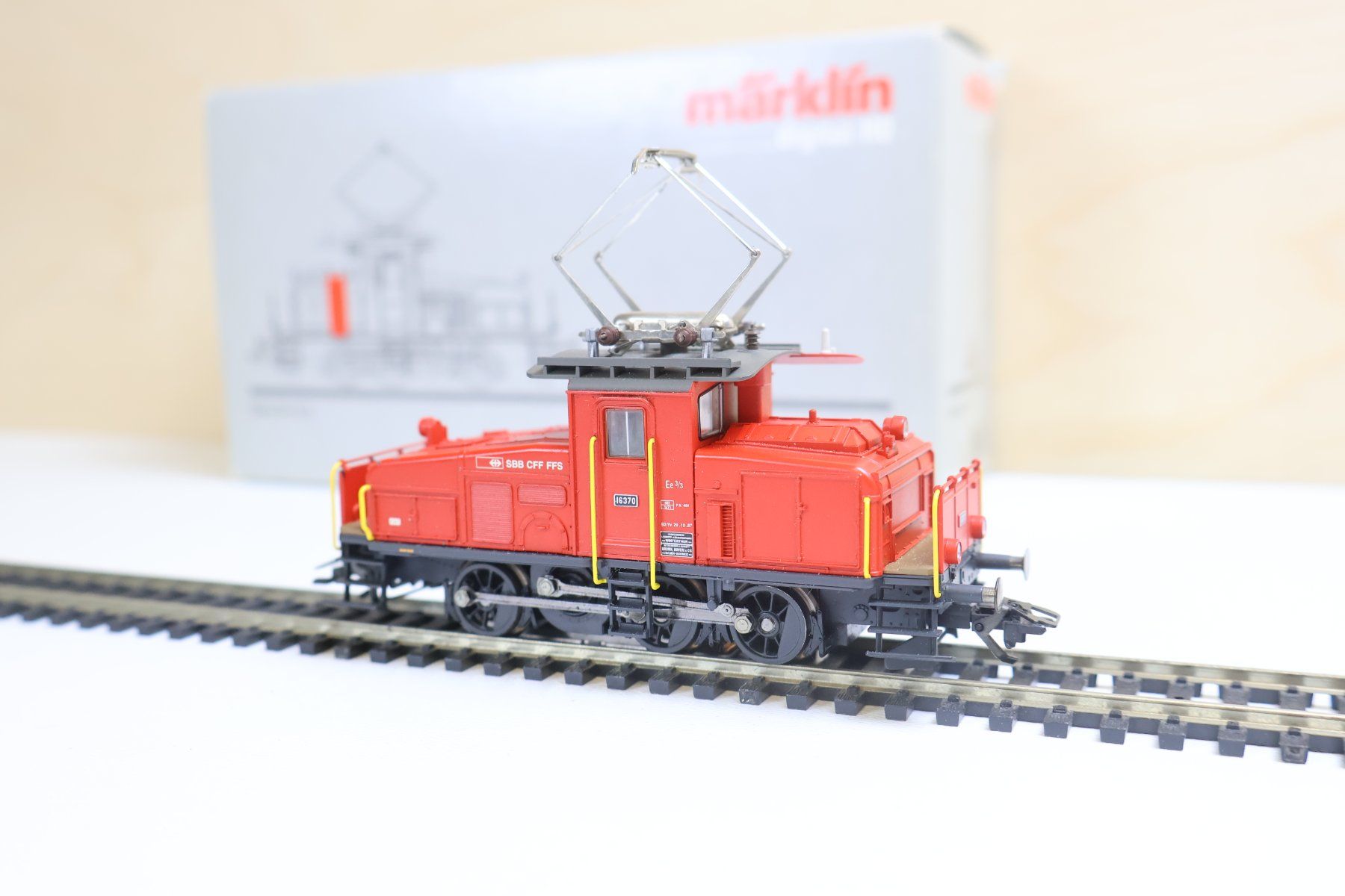 Märklin Modelleisenbahnen: Märklin SBB Ee 3/3 E-Lok - Digital 36330 – Gebraucht aus Winterthur von Monstera 5