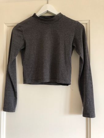 Pullover crop striped