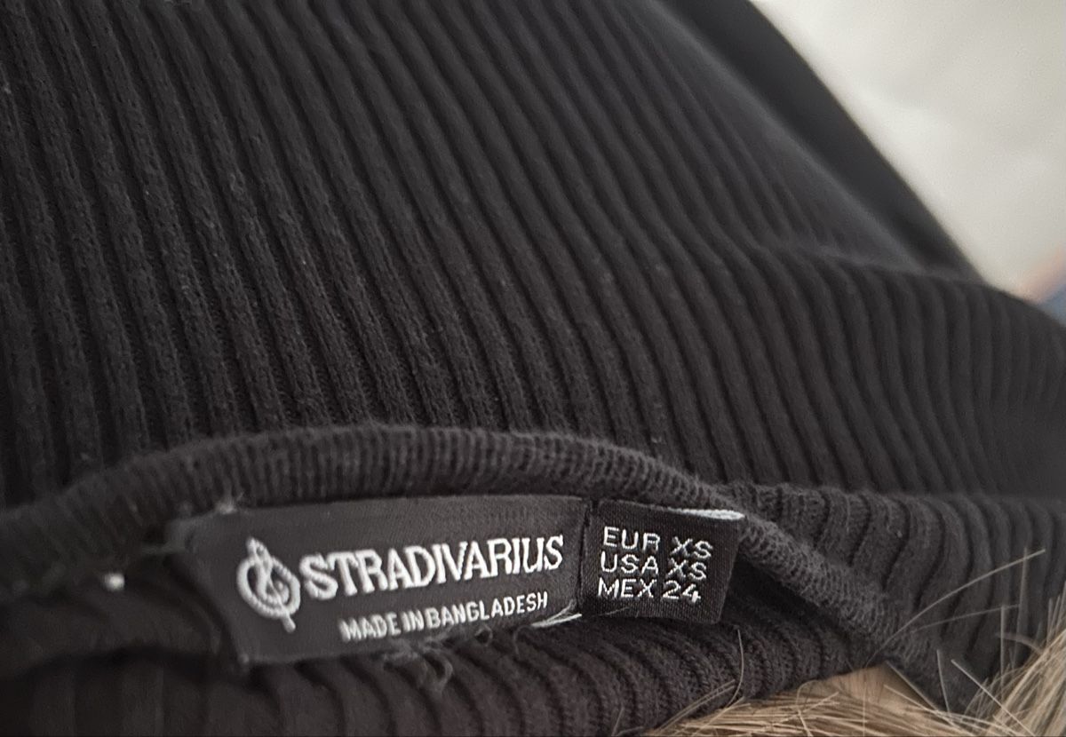 Stradivarius Kleider: Chic Black Ribbed Dress Stradivarius  - Perfect Condition – Neu (gemäss Beschreibung) aus Saland von ele_vc96 2