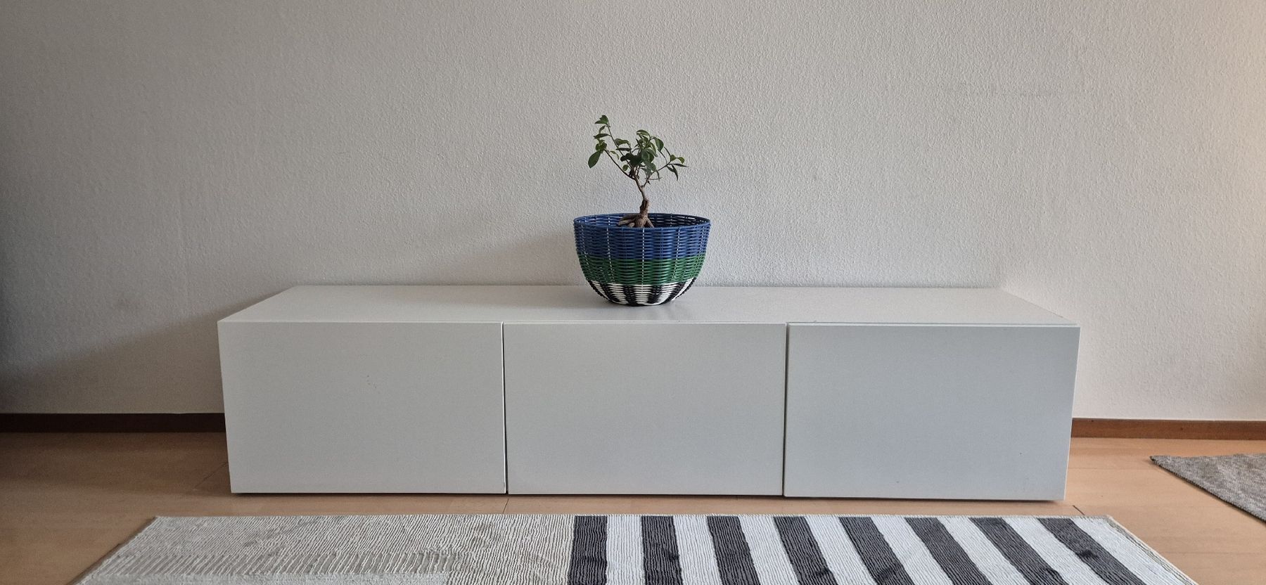 Supporti a parete: Weisser IKEA TV-Möbel BESTÅ – Usato da Zürich venduto da olo_57vk