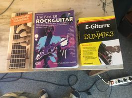 2 Gitarren Bücher und ein Akkordbuch