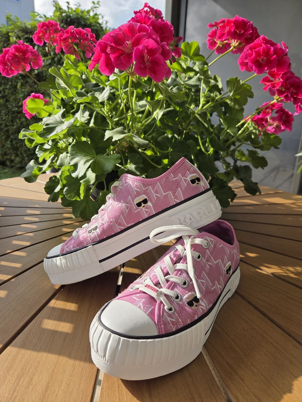 Karl Lagerfeld Damenschuhe: Karl Lagerfeld Sneaker Rosa Grösse 37 – Gebraucht aus Bülach von Recherchieren