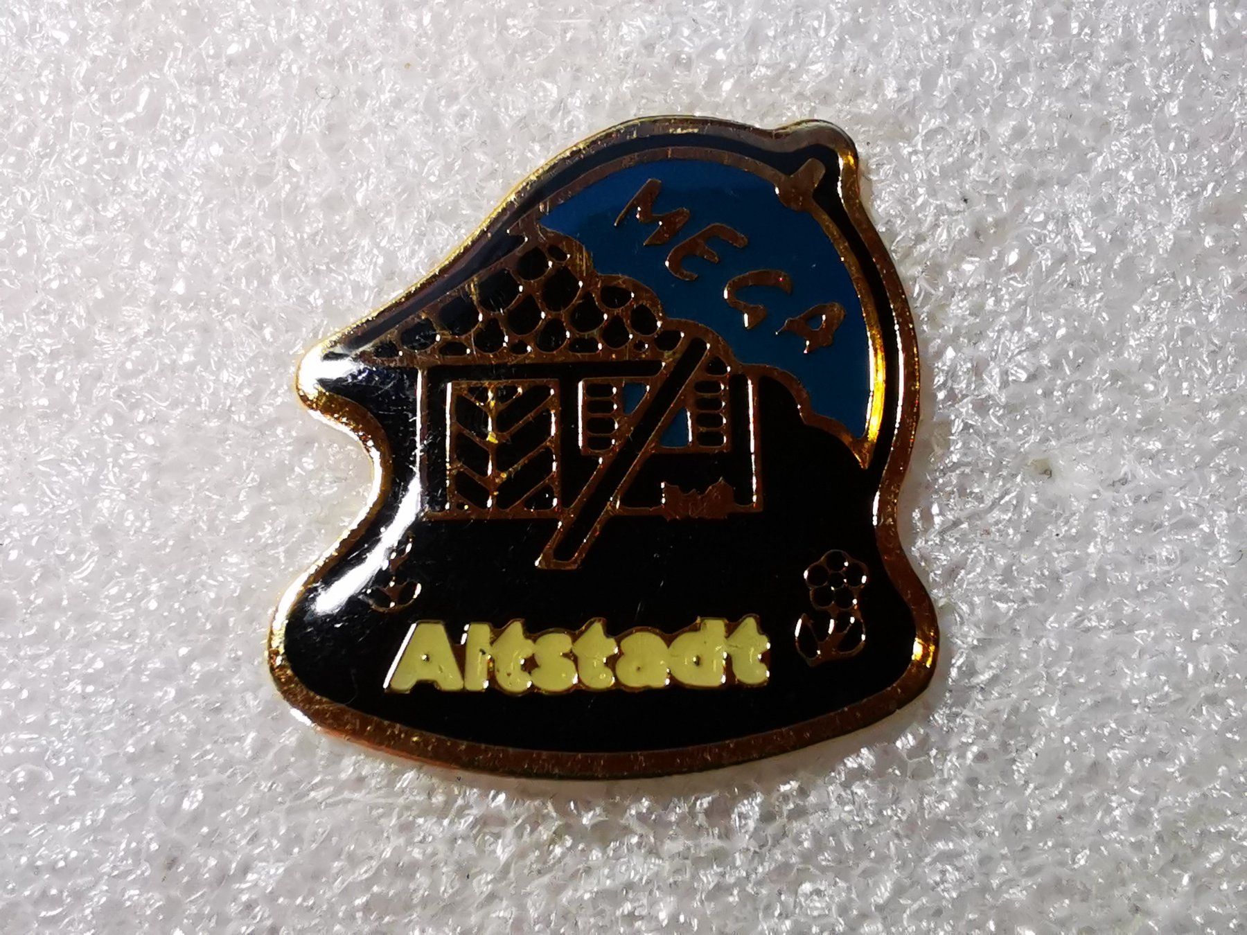 Placchette & Badge: Ansteckpin 36: Altstadt – Usato da Oppligen venduto da Pin-Fall-Shop