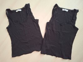 2 Schwarze Tops mit Spitze, Grösse S