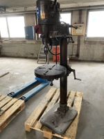 Ständerbohrmaschine massiv und schwer, Zustand gebraucht.