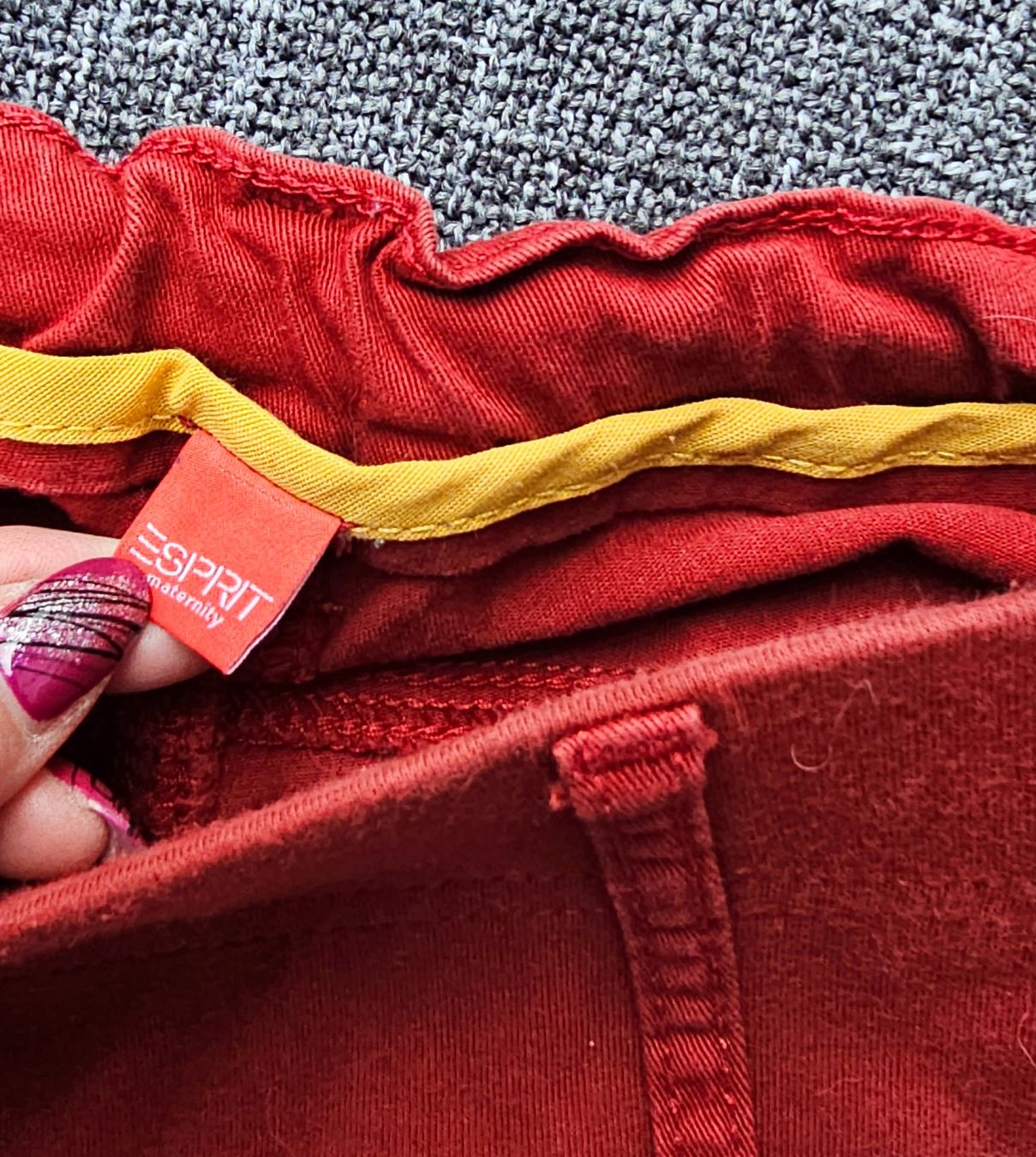 Esprit Pantaloni: Rote Hose von Esprit Gr. 42 – Usato da Füllinsdorf venduto da Sunnebliemli7 1