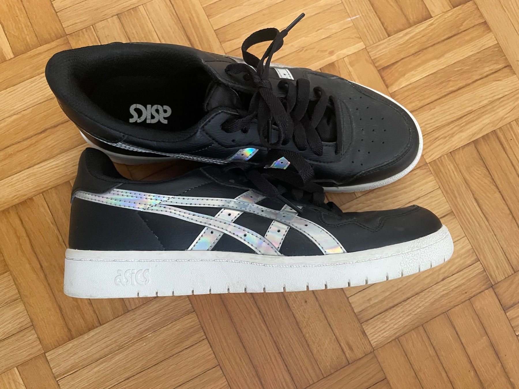 Asics Damenschuhe: Neuwertige Asics Turnschuhe Grösse 41 – Gebraucht aus Zürich von Miush999 1