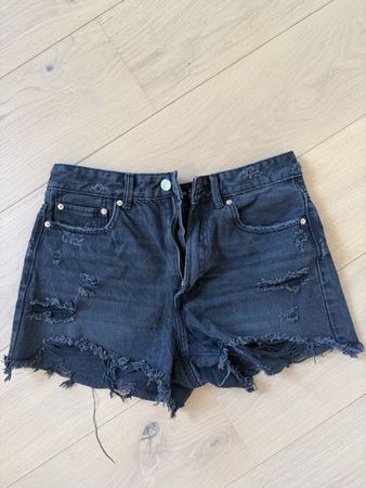 Damen Shorts Stradivarius schwarz Grösse 40 guter Zustand