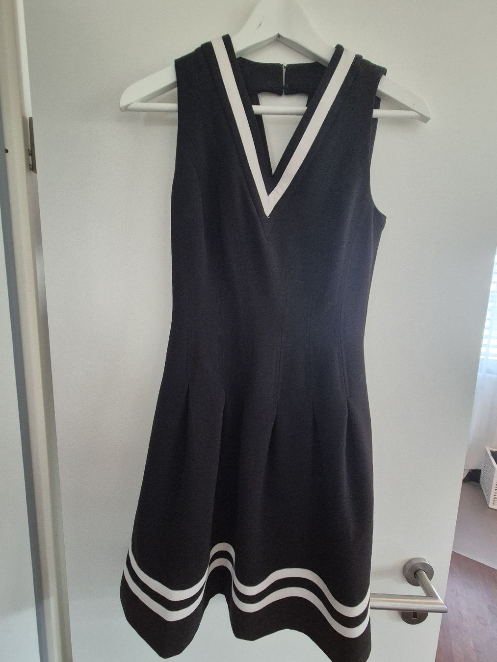 H&M Kleider: Schwarzes elegantes Kleid – Neu (gemäss Beschreibung) aus Strengelbach von ich1.0