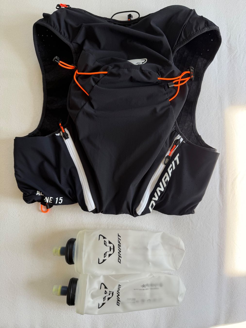 Dynafit Zaini: Dynafit Alpine 15 Laufweste schwarz Grösse M mit Flasks – Usato da Brunnen venduto da Mschmidig 1