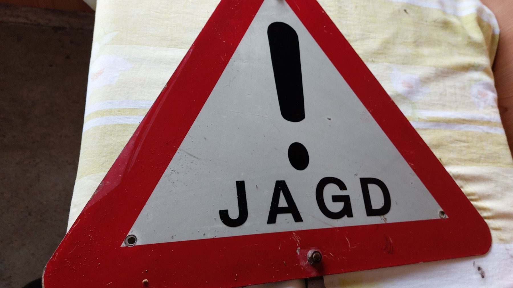 Insegne: Gefahrenschild "Jagd" mit Einsteckeisen – Usato da Thörigen venduto da Mairitterling