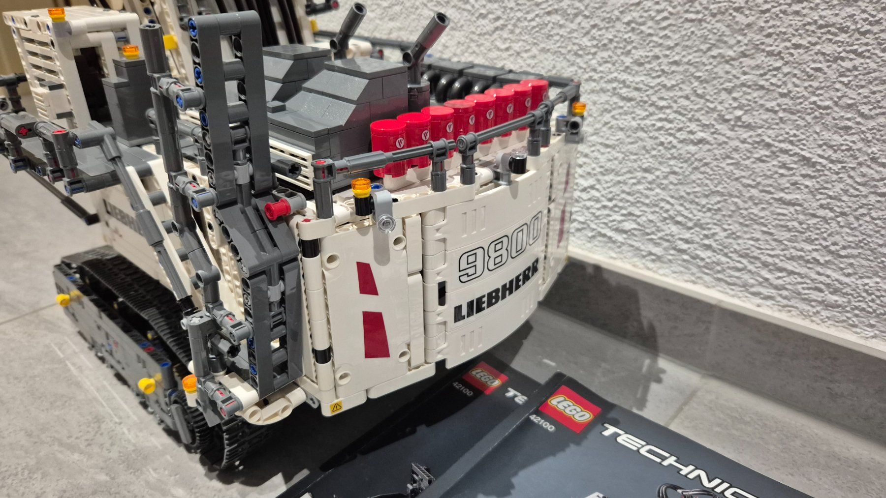 Lego Spielzeuge: Lego Technic Bagger Liebherr R 9800 mit Anleitung – Gebraucht aus Bühl BE von Sahli111 4