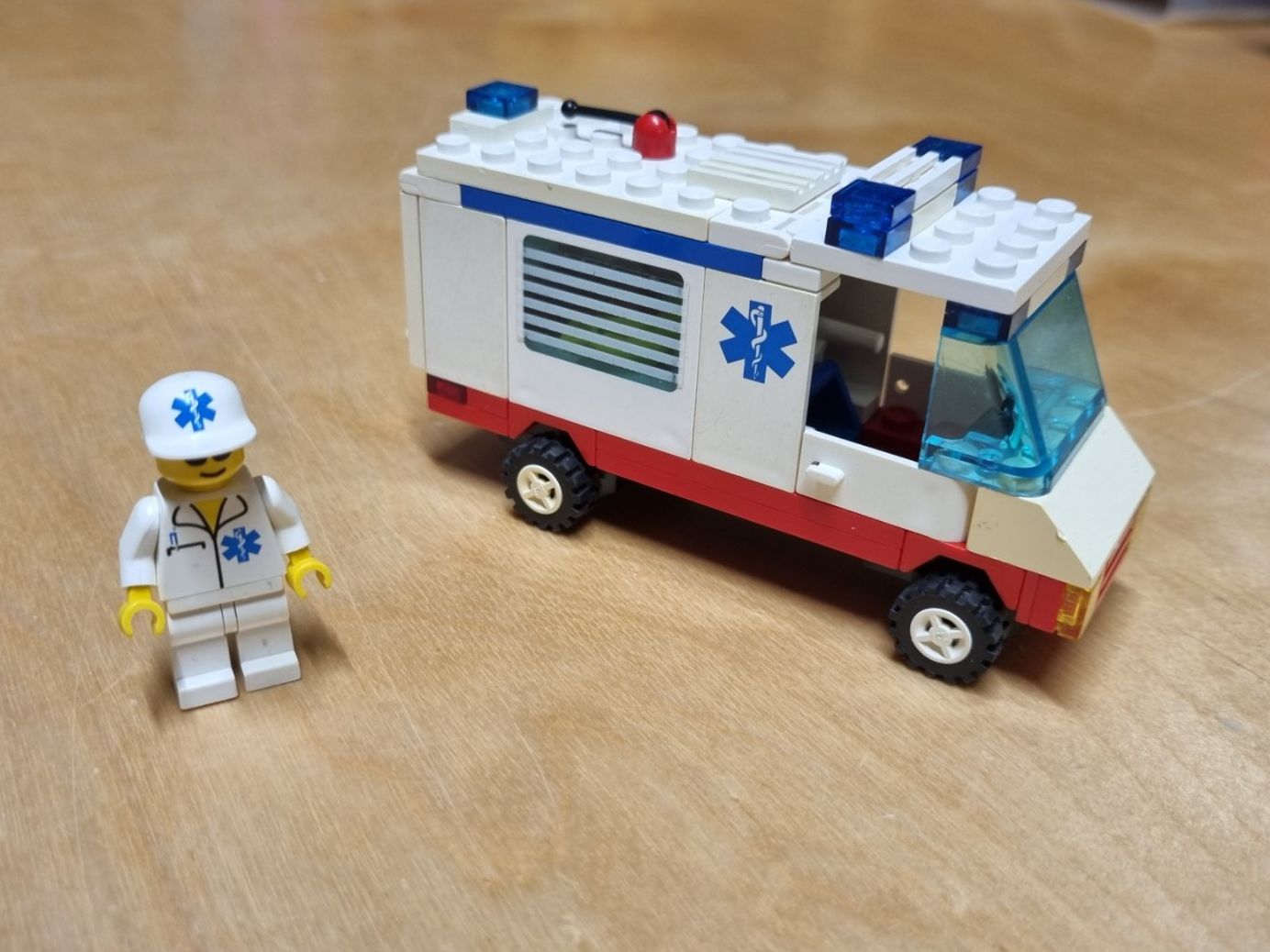 Lego Kit di costruzioni: LEGO System 6666 Ambulance – Usato da Basadingen venduto da tot_59zf 4