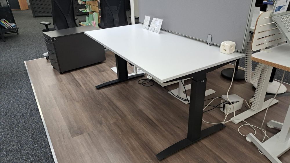 Scrivanie: SITAG Active Arbeitstisch 160 x 80cm - Neu ab Showroom – Nuovo (secondo la descrizione) da Zofingen venduto da BBAG4800