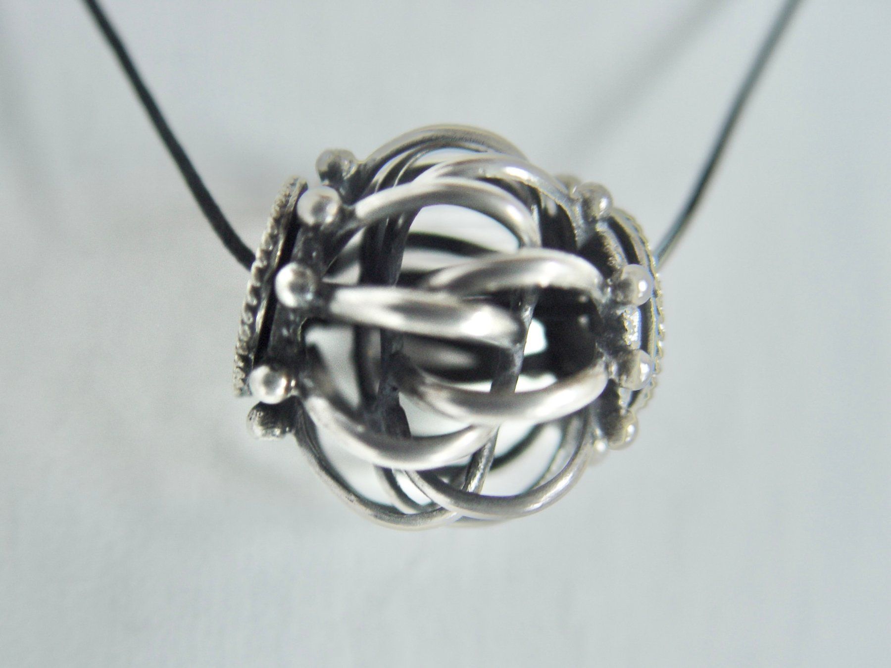 Perles (synthétiques): Zwei bewegliche Silber Perlen (12gr Silber 925) – D'occasion à Henggart par gernli 2