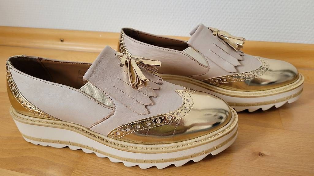 Schuhe für Mädchen: Schuhe Gr. 35, Sohlenlänge: 22,5/23 cm – Gebraucht aus Fällanden von vickita1