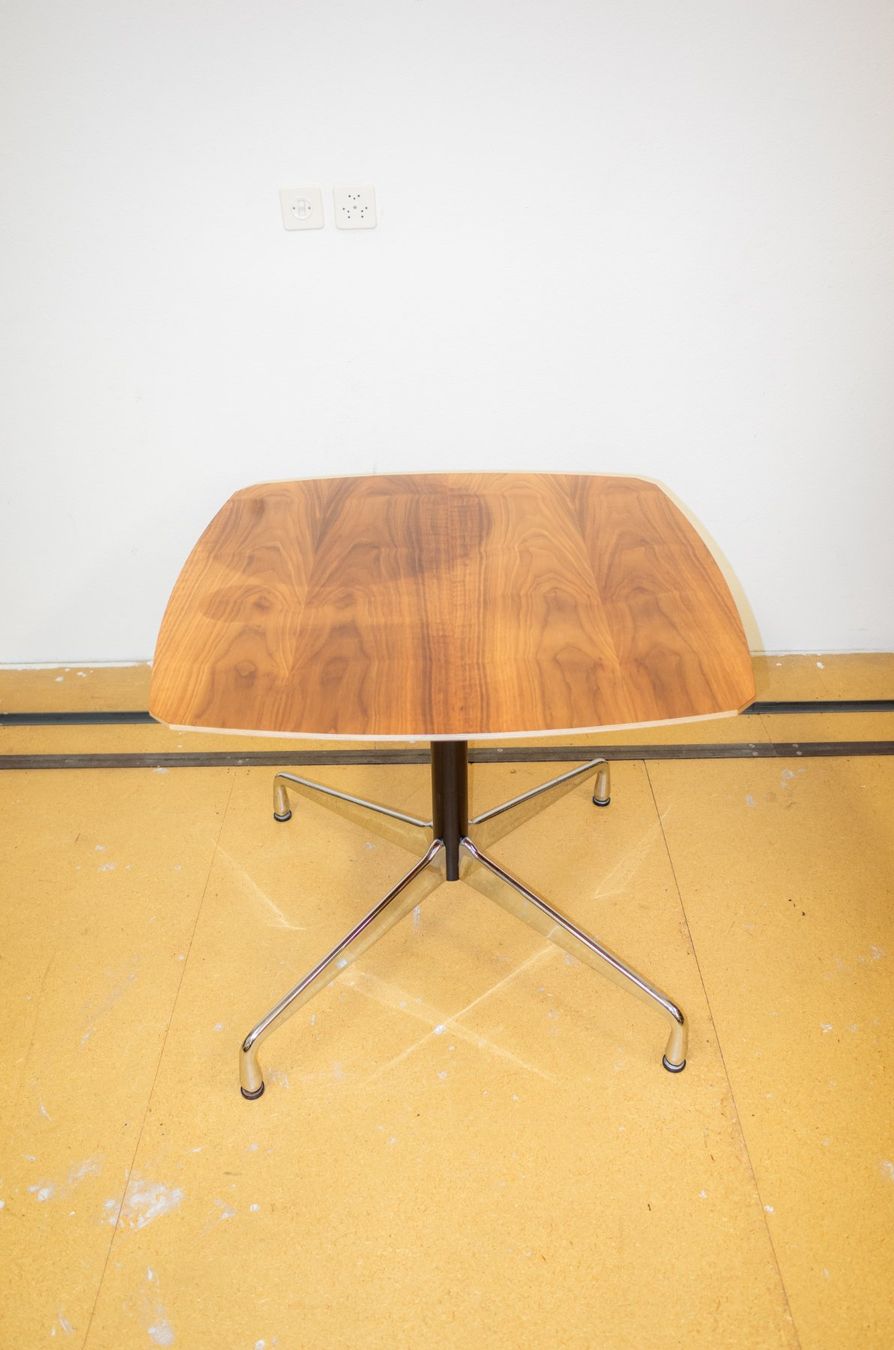 Eames Tavoli: Segmented Table von Charles & Ray Eames – Usato da Basel venduto da GEMEINE_BRENNESSEL 2
