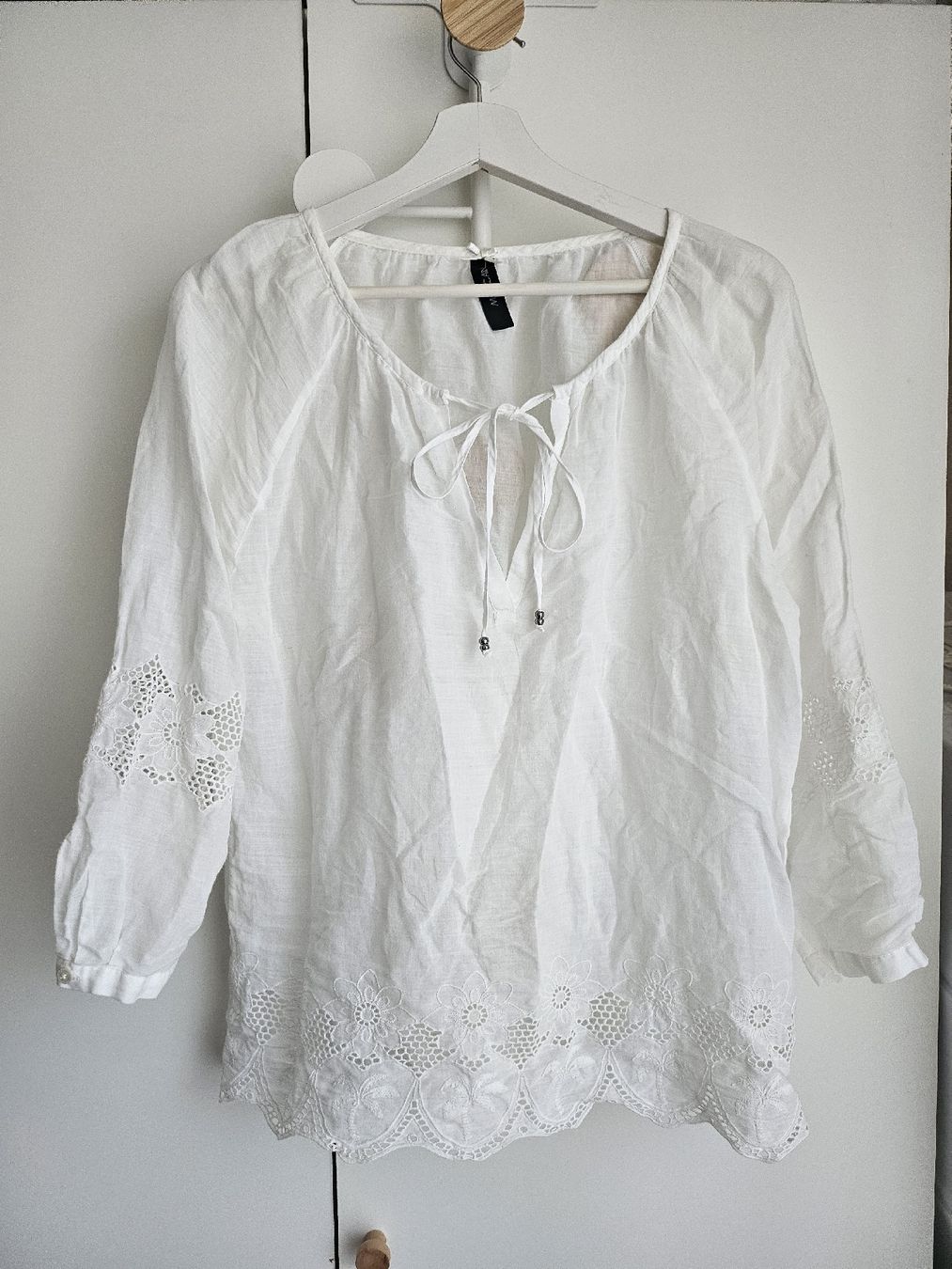 Marc Cain Chemisiers: Marc Cain Bluse weiss gr.38/40  – D'occasion à Allschwil par na.wi.90
