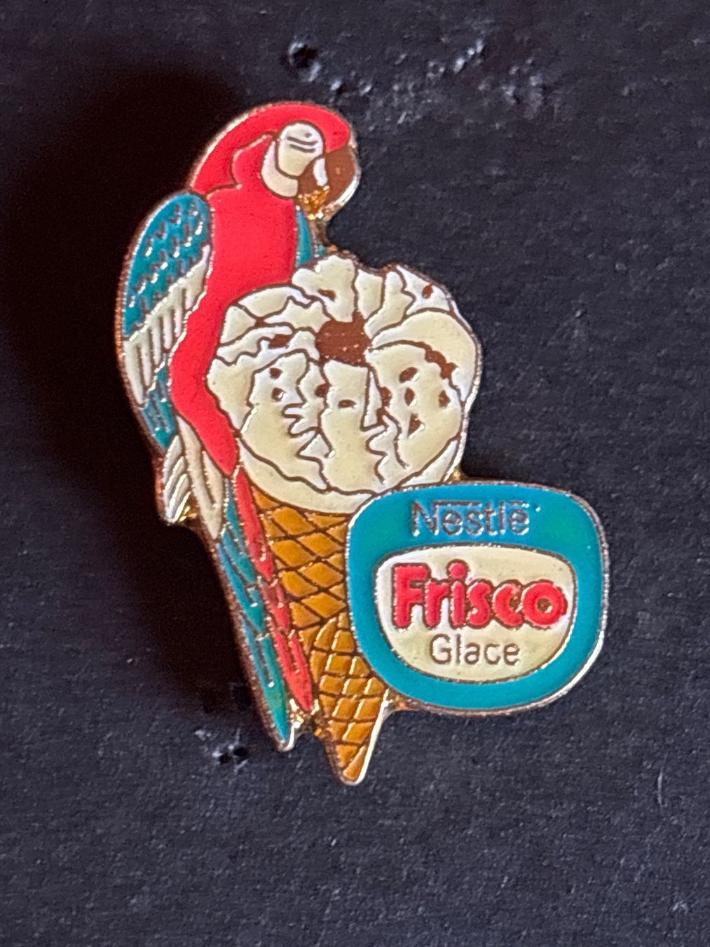 Placchette & Badge: Pin Papagei Frisco Glace – Usato da Lützelflüh-Goldbach venduto da NicoleL.
