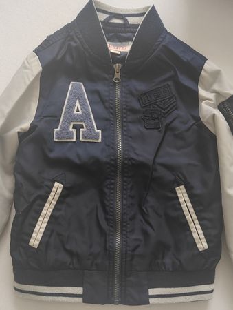 Vêtements enfant: Veste chaude 116 et jeans H&M 122