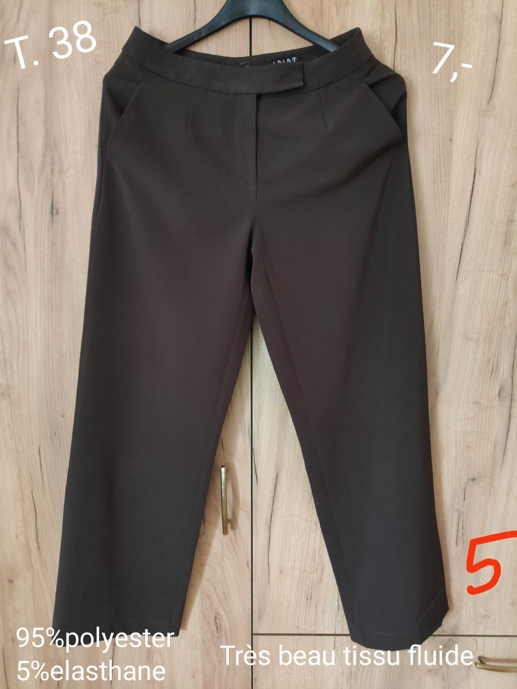 Pantaloni: Pantalons pour femme – Usato da Couvet venduto da fat_kyl7 3