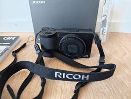 Ricoh GR IV, nur 236 Ausl., CH-Garantie bis 05.2028