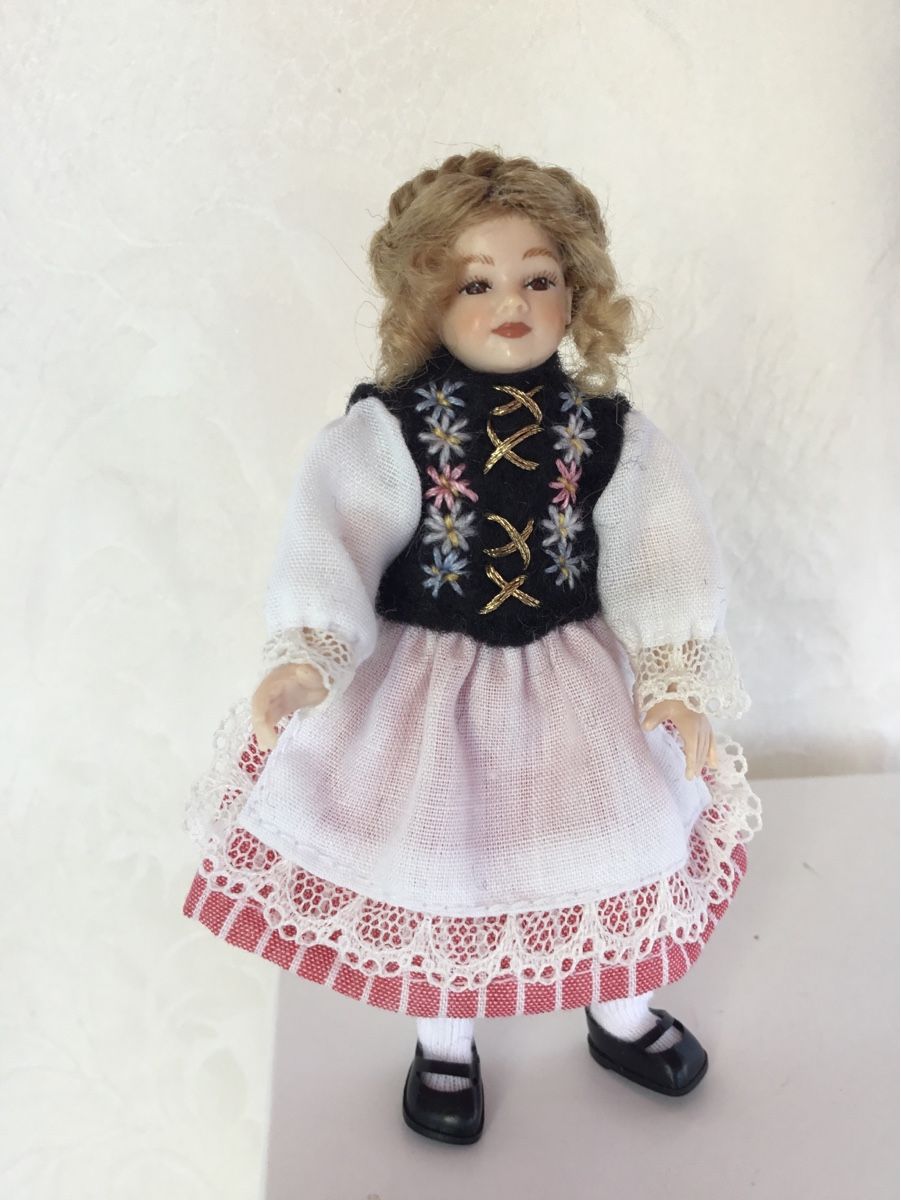 Case e mobili per bambole: Älteres Heidi Ott Mini Puppenstuben Püppchen – Usato da St. Gallen venduto da chamilla 1