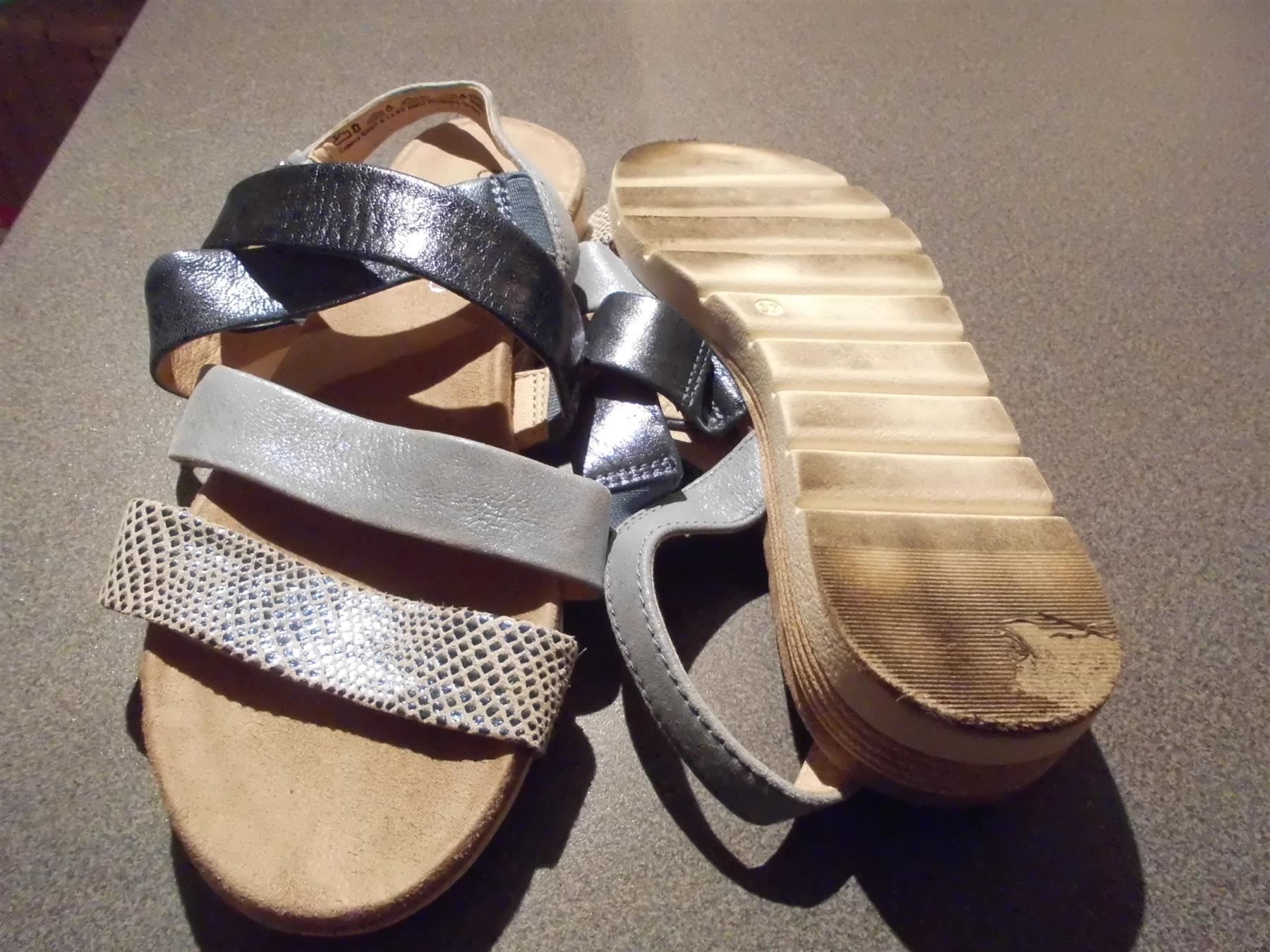 Scarpe da donna: Sandalen Grösse 37, Caprice, grau Töne – Usato da Zürich venduto da abraxas1291