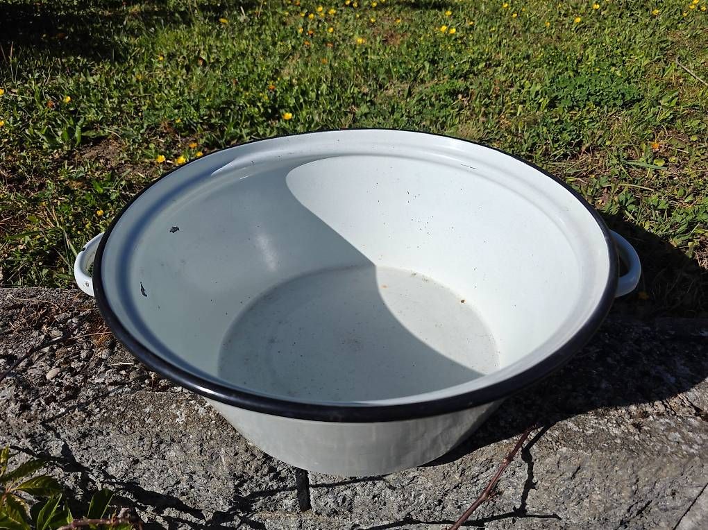 Ciotole: Emaille Schüssel/ Schale – Usato da Zuzgen venduto da KaffiiZ