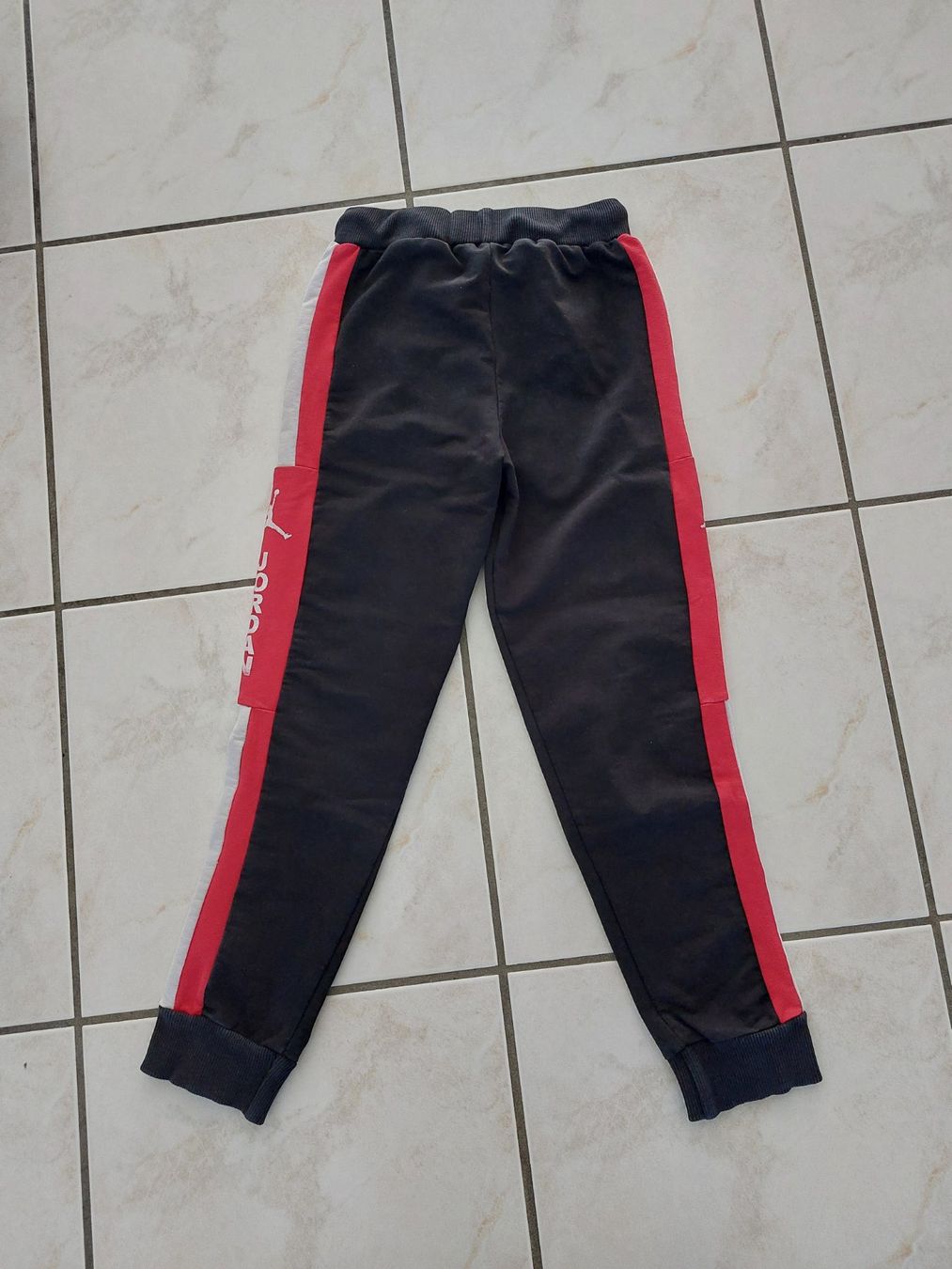 Jordan Pantaloni: Trainerhose Gr. 128 – Usato da Schmitten venduto da JasiStern 1