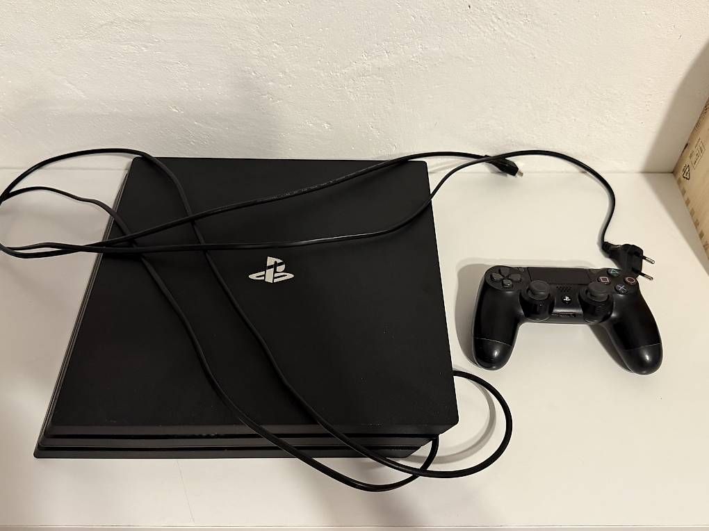 Console: Playstation 4 Pro mit Controller – Usato da Laax GR venduto da laga03