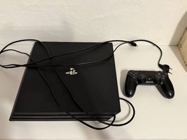 Playstation 4 Pro mit Controller