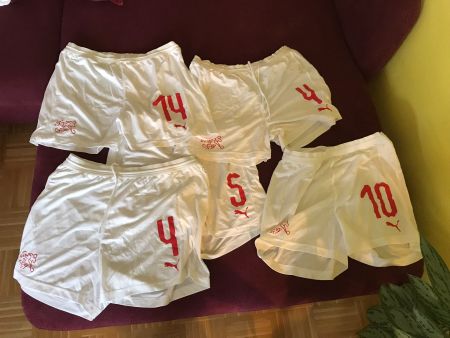 Kinder-Fussball Hose der Nati Nr.4, 5, 10, und 14 vorhanden