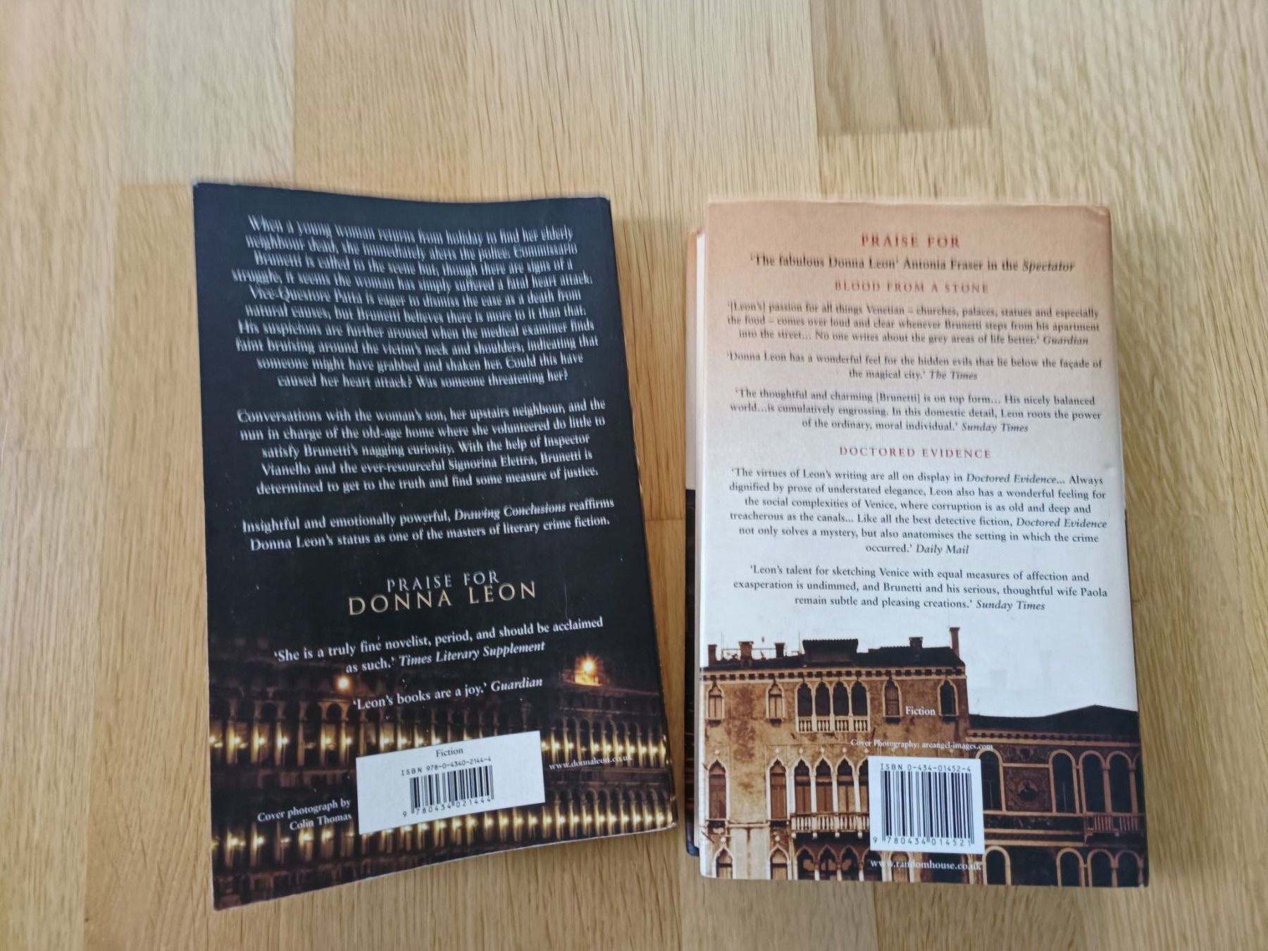 Libri: Donna Leon - zwei englische Romane – Usato da Aesch BL venduto da Rerosa43 1