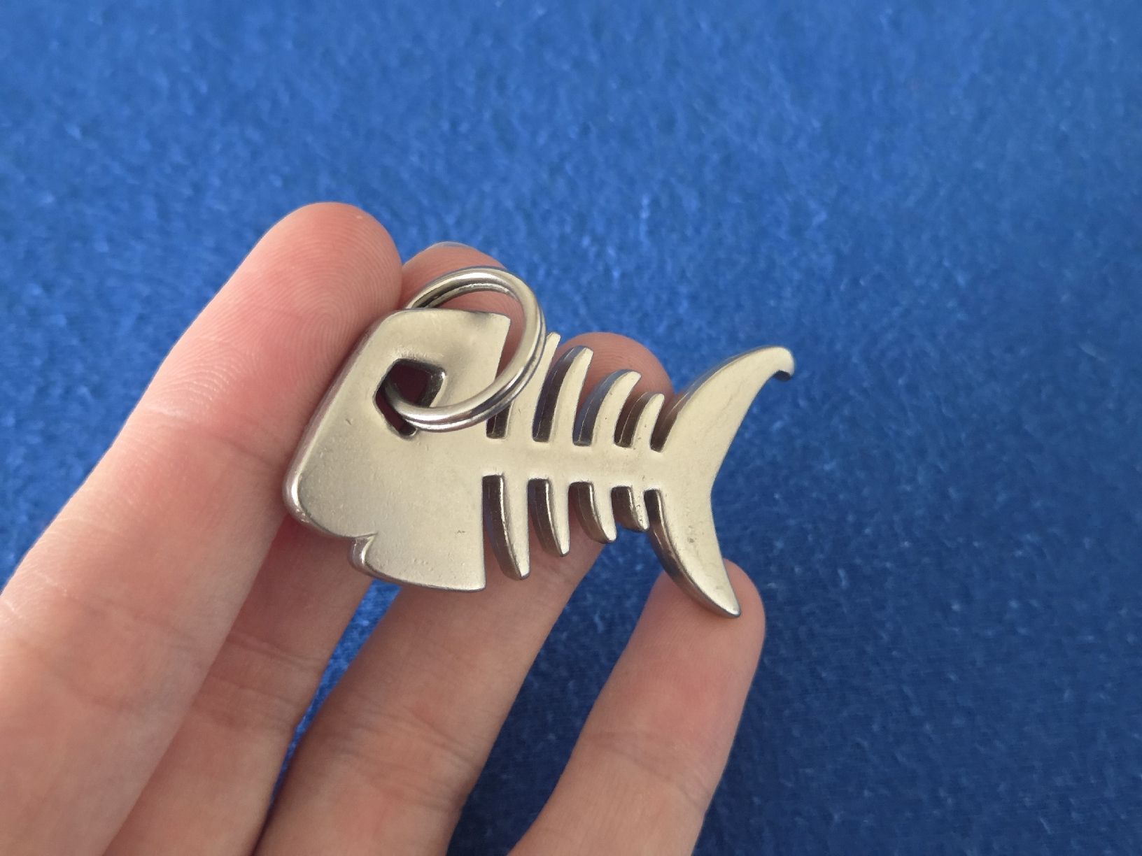 Katzenklappen: Fishbone Anhänger – Gebraucht aus Rickenbach-Sulz von Bacardibabe 1