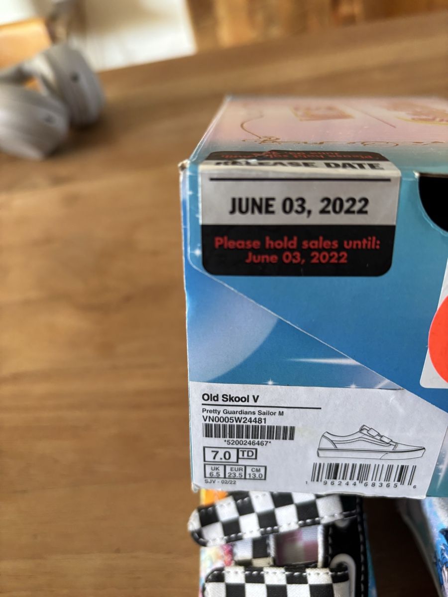 Vans Schuhe für Jungen: Vans Old Skool V Sailor Moon Kinder 23.5 – Gebraucht aus Biel-Benken BL von frauvomfluss 2