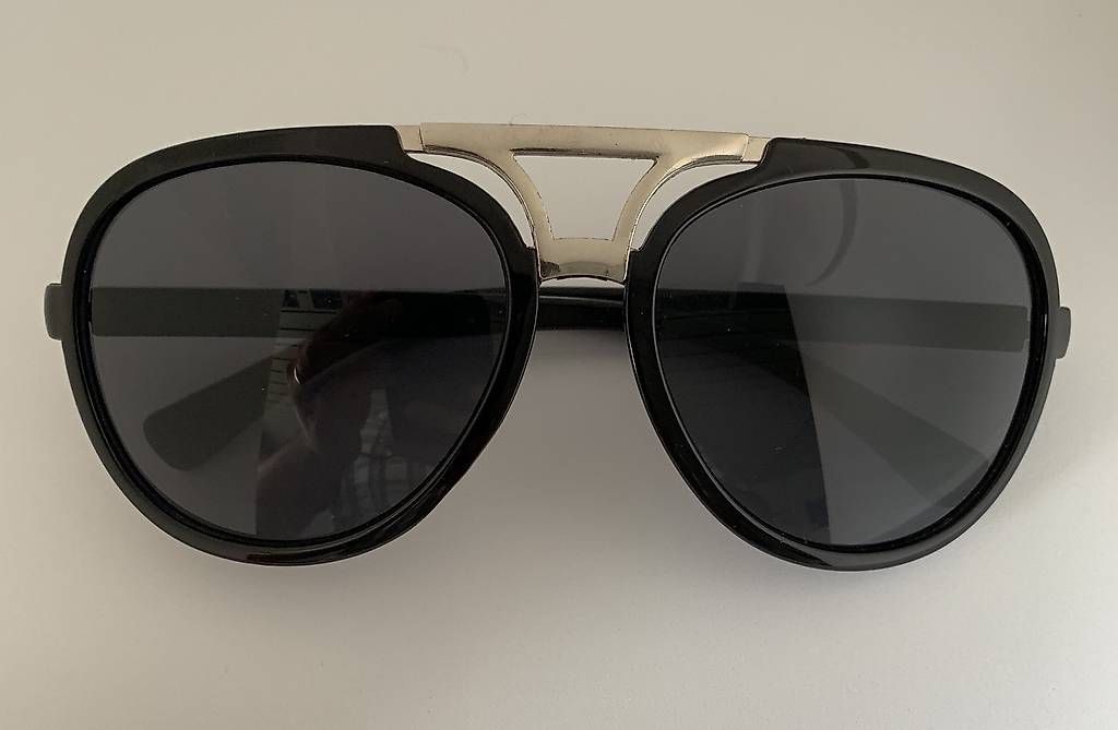 Brillen & Gläser: Coole Sonnenbrille Schwarz/Silber inkl. Etui – Gebraucht aus Malters von frangecko 3