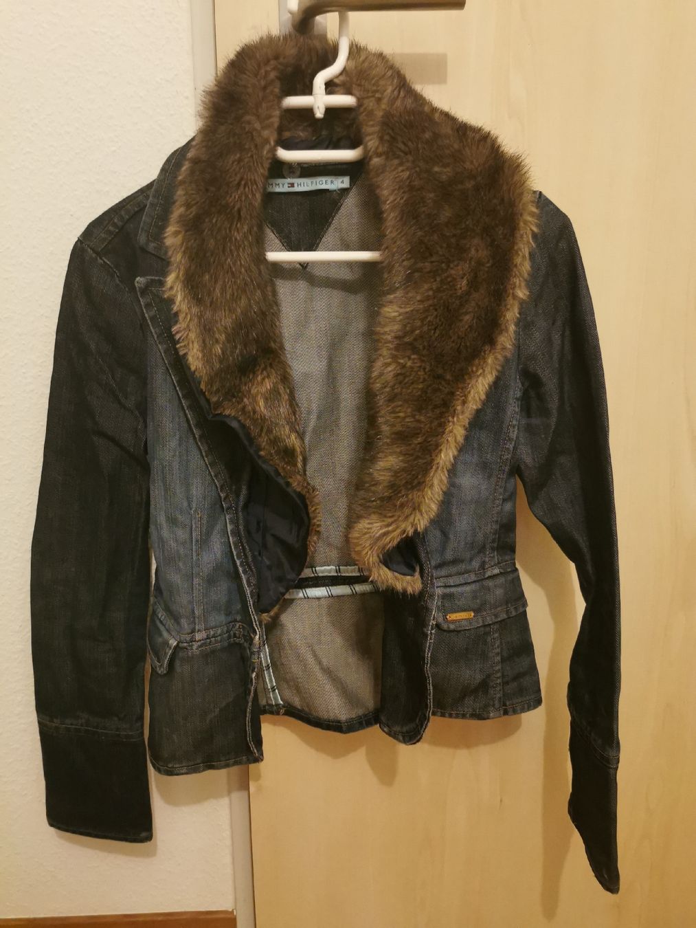Jacken: Tommy Hilfiger Jeansjacke Grösse 4 – Gebraucht aus Jona von curlie_82