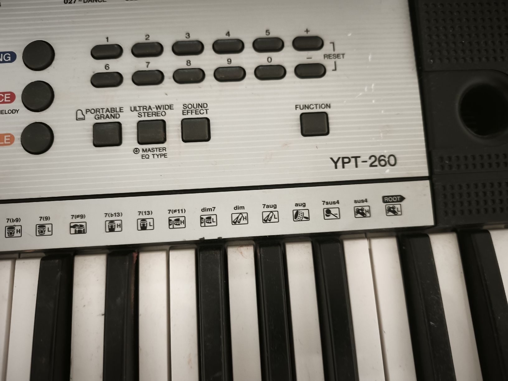 Yamaha YPT-260 Keyboard with Stand and Power Adapter (Gebraucht) in ...