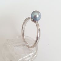 Silberring 925 mit grauer Perle, Grösse 19.1 mm.