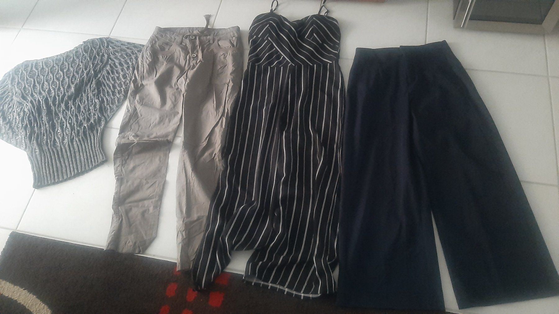 Lotti di vestiti: K..49) Kleiderset Gr. 34 – Usato da Wil SG venduto da AmandaCreations