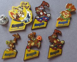 PIN SET VON 6 PINS NESQUIK, HASE SPORT