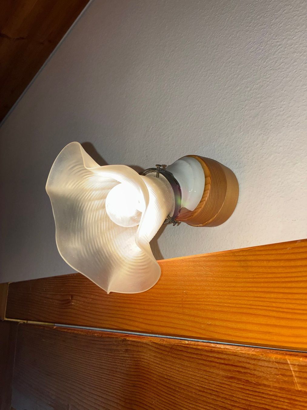 Lampen: Antike Wandlampe – Gebraucht aus Uznach von Kas-Fri