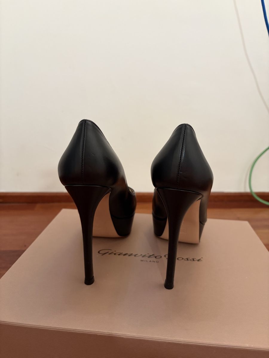Scarpe da donna: Décolleté Gianvito Rossi black leather  – Nuovo (secondo la descrizione) da EINIGEN venduto da AV_WATCH 2